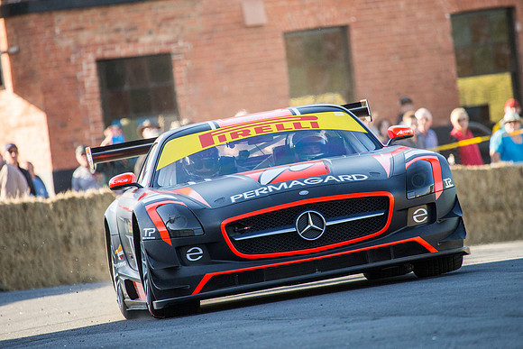 1 Will Davison Mercedes Benz SLS AMG GT3 - Pub Corner-11