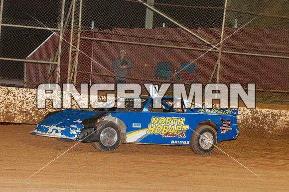 tassie six 10 - 31 - Carrick - 4th April 2015-3