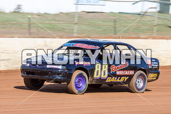 modified 88 V88 BRYAN GALLEY - 29 - Carrick - 2nd April 2015 - Aus Title Practice