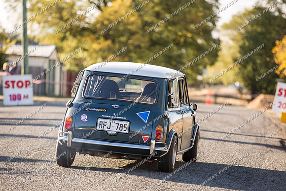 75 Roy Rait Morris Cooper S 1968 - Village Green Corner-4