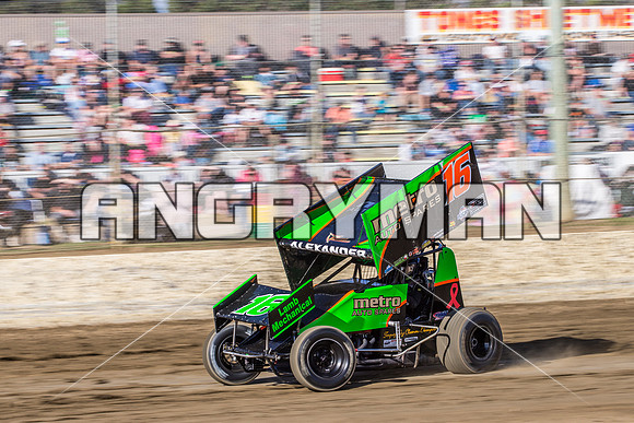 sprintcar 16 t16 Adam Alexander - 9 - Latrobe - 27th Dec 2015