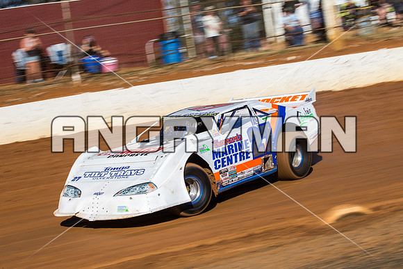 super sedan 27 T27 Leon Nicholls - 13 - Carrick - 9th Jan 2016
