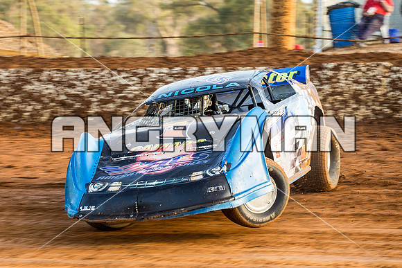 super sedan 1 v1 peter nicola - 18 - Carrick - 5th Feb 2016-12