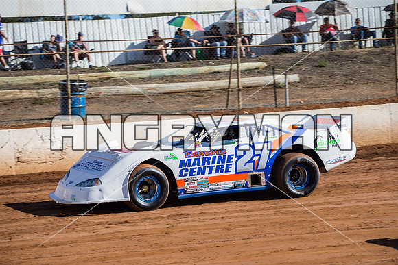 super sedan 27 T27 Leon Nicholls - 12 - Carrick - 8th Jan 2016
