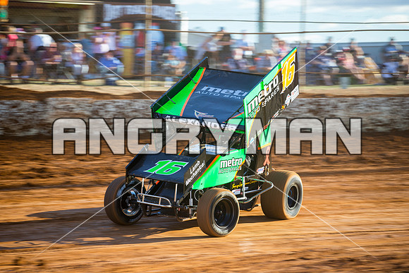 sprintcar 16 t16 Adam Alexander - 21 - Carrick - 20th Feb 2016