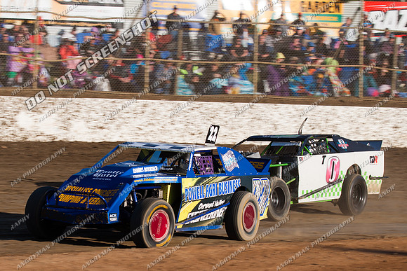 AMCA 22 T22 - 9 - Latrobe 4th December 2011 - Wyllie Tiles Fireworks-3