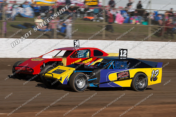 AMCA 12 T12 - 9 - Latrobe 4th December 2011 - Wyllie Tiles Fireworks