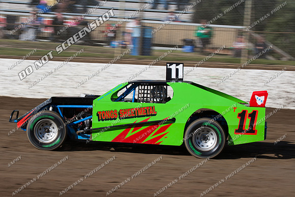 amca 11 t11 - 9 - Latrobe 4th December 2011 - Wyllie Tiles Fireworks-2