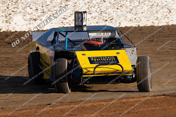 AMCA 12 T12 - 9 - Latrobe 4th December 2011 - Wyllie Tiles Fireworks-3