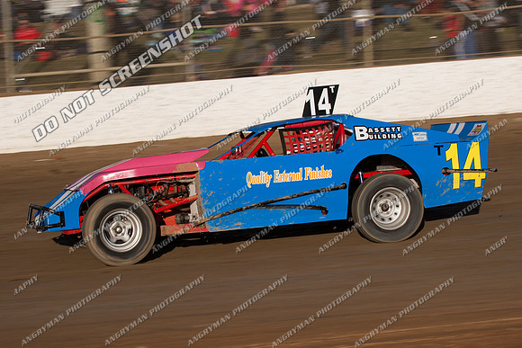 AMCA 14 T14 - 9 - Latrobe 4th December 2011 - Wyllie Tiles Fireworks-3