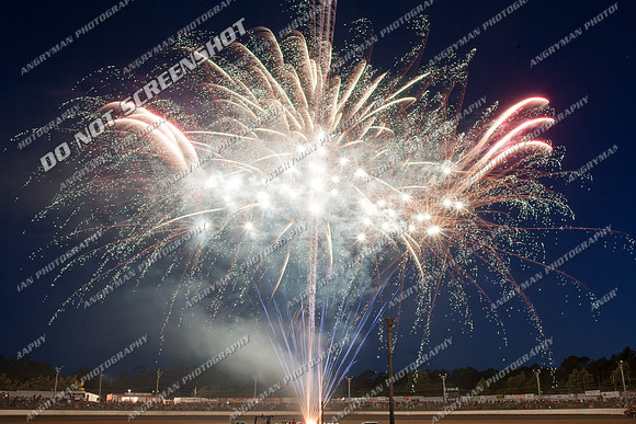 Misc - 9 - Latrobe 4th December 2011 - Wyllie Tiles Fireworks-7