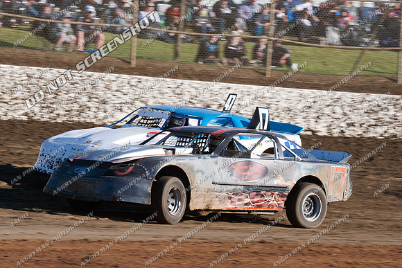Tassie Six 17 T17 - 9 - Latrobe 4th December 2011 - Wyllie Tiles Fireworks-3