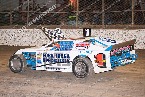 amca 1 t1 16 t16 corey smith - 9 - Latrobe 4th December 2011 - Wyllie Tiles Fireworks-4