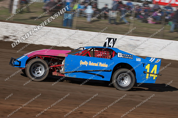 AMCA 14 T14 - 9 - Latrobe 4th December 2011 - Wyllie Tiles Fireworks