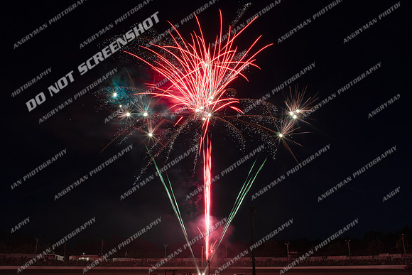 Misc - 9 - Latrobe 4th December 2011 - Wyllie Tiles Fireworks-5