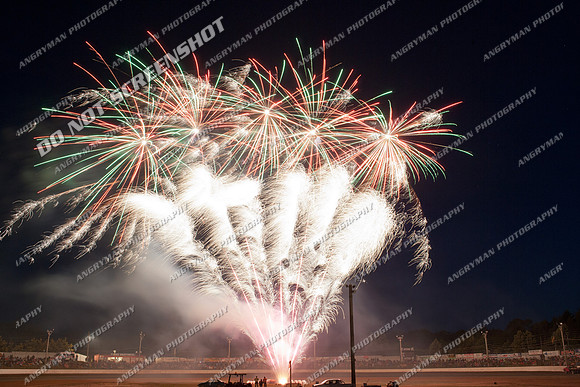 Misc - 9 - Latrobe 4th December 2011 - Wyllie Tiles Fireworks-8