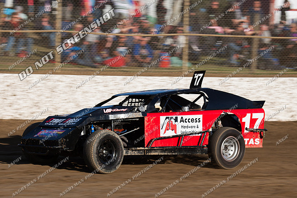 amca 17 t17 - 9 - Latrobe 4th December 2011 - Wyllie Tiles Fireworks-3