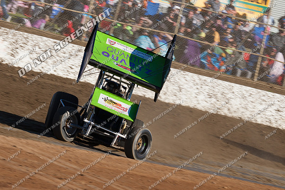 sprintcar 27 t27 emma dobson - 9 - Latrobe 4th December 2011 - Wyllie Tiles Fireworks-6