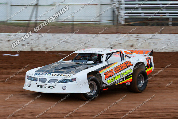 super sedan 27 t27 leon nichols - 8 - Carrick Club Night 2nd December 2011