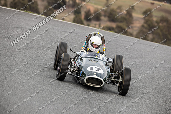 17 - Historic Sports & Racing Cars