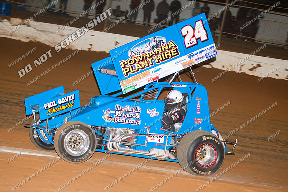 sprintcar 24 t24 shaun robins - 11 - Carrick 17th December 2011 - DK Hyrdocarbon 20-20-8