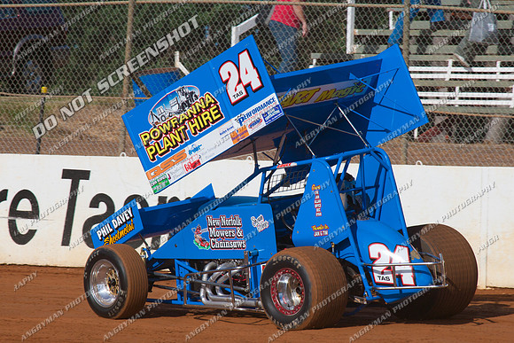 sprintcar 24 t24 shaun robins - 11 - Carrick 17th December 2011 - DK Hyrdocarbon 20-20