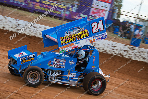 sprintcar 24 t24 shaun robins - 11 - Carrick 17th December 2011 - DK Hyrdocarbon 20-20-7