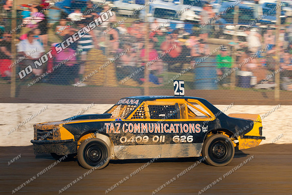 bomber 25 - 13 - Hobart 30th December 2011 - Sprintcar Title-4