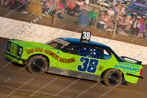 bomber 38 t38 - 13 - Hobart 30th December 2011 - Sprintcar Title-4