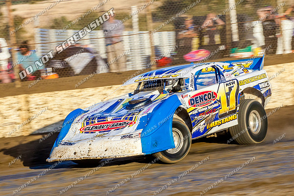 super sedan 17 n17 lachlan onley - 17 - Hobart - 26th Jan 2014-11