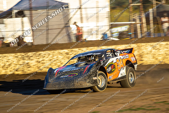 Super Sedan 34 V34 - Friday-13