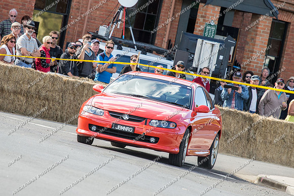 3 Andrew Bond Holden Monaro 2002 - Pub Corner