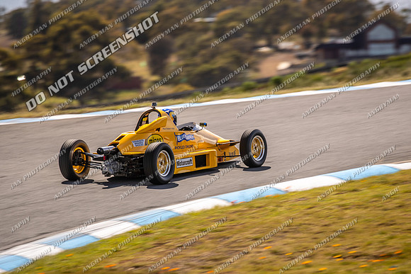 Classic Formula Libre - 26 - Baskerville Historics 2024-7