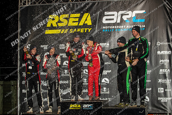 2 - Podiums-2