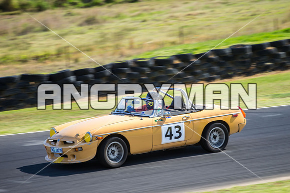 43 Dennis Burgess - MG B - Regularity Marque Sports Cars & Invited - Saturday